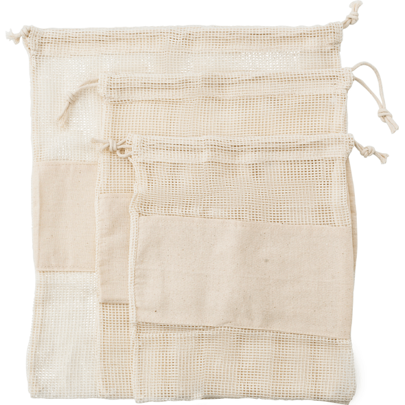 Conjunto de três sacos de malha de algodão reutilizáveis. Conjunto de três sacos de malha de algodão reutilizáveis.