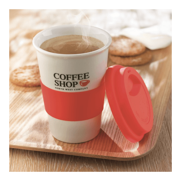 Mug en céramique avec couvercle et manchon Mug en céramique avec couvercle et manchon