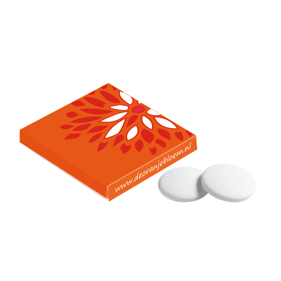 Quadratische Schachtel mit Pfefferminzbonbons Quadratische Schachtel mit Pfefferminzbonbons